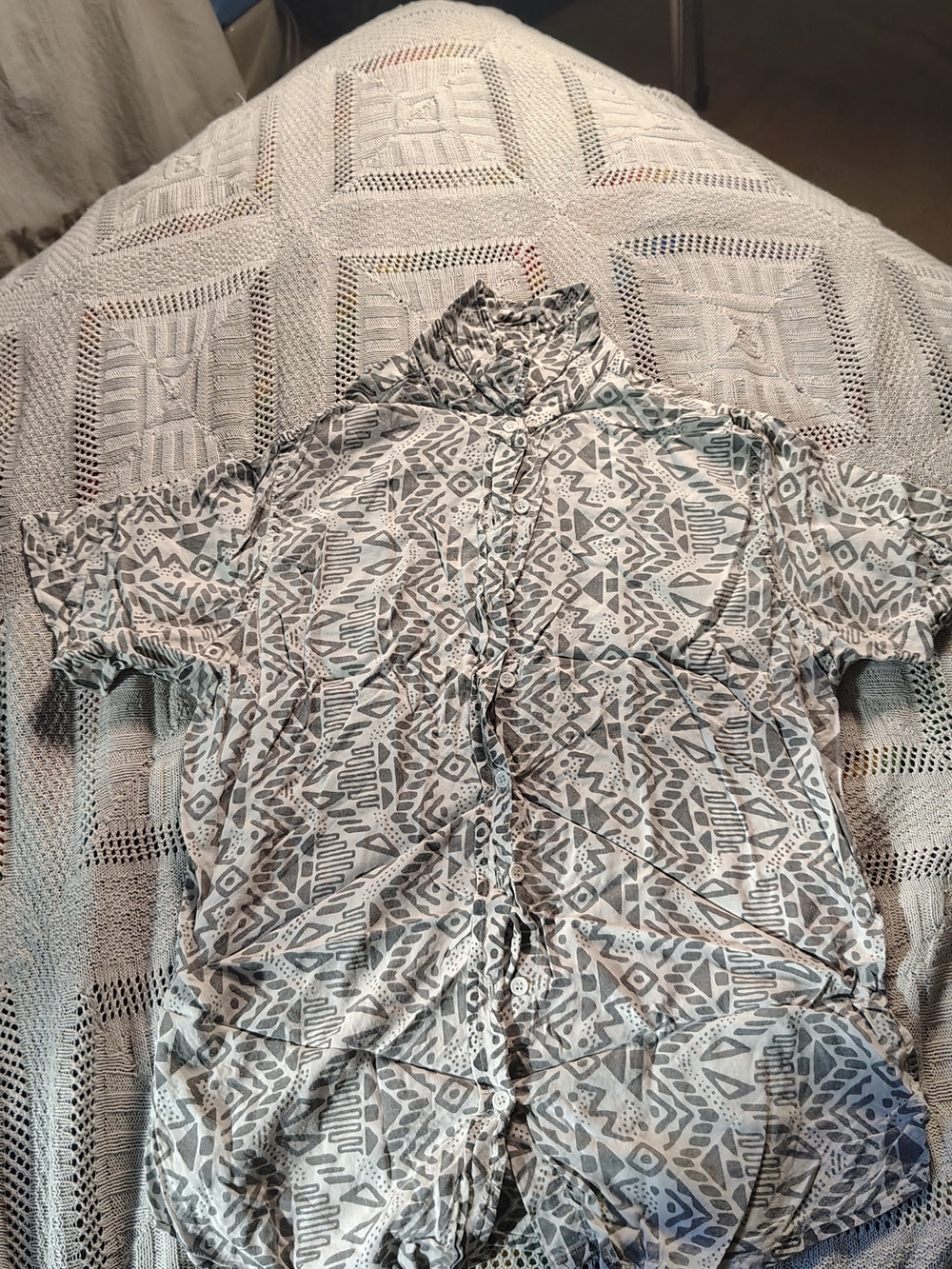 Wildfang Short-Sleeve Button-Down Shirt in Light Gray and White Geo Print